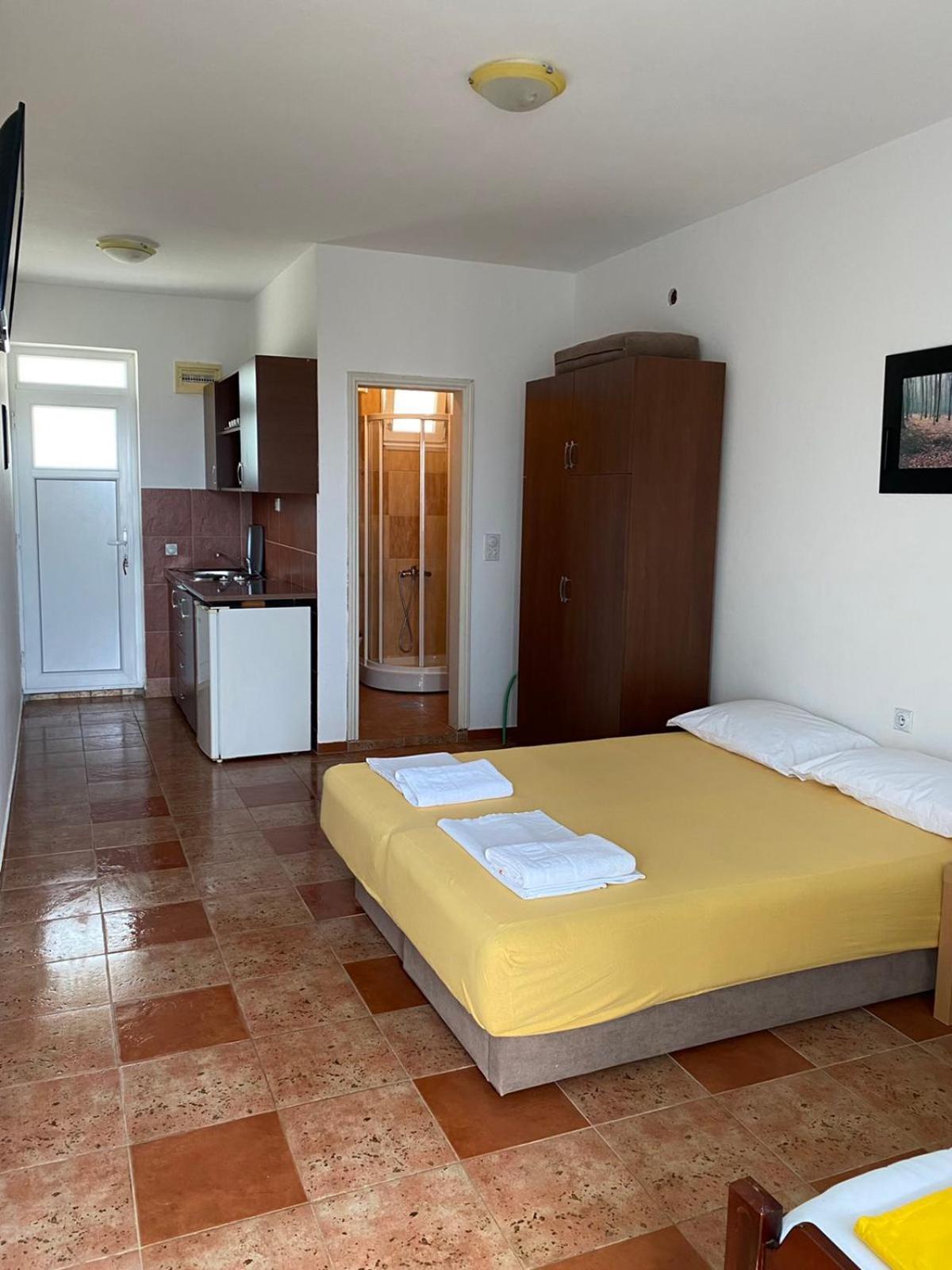 Apartments Vila Kurtagic Dobra Voda Oda fotoğraf
